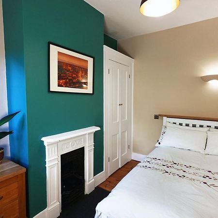 Tastefully Decorated 1-Bed With Free Parking - At Hem Διαμέρισμα Γουίντσεστερ Εξωτερικό φωτογραφία