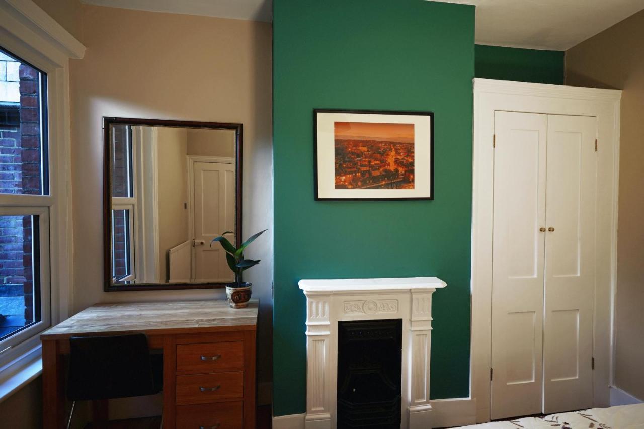 Tastefully Decorated 1-Bed With Free Parking - At Hem Διαμέρισμα Γουίντσεστερ Εξωτερικό φωτογραφία