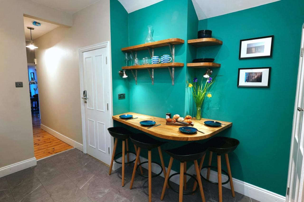 Tastefully Decorated 1-Bed With Free Parking - At Hem Διαμέρισμα Γουίντσεστερ Εξωτερικό φωτογραφία
