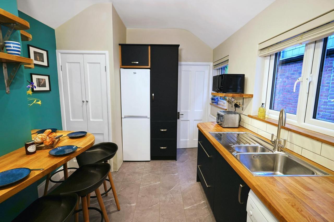 Tastefully Decorated 1-Bed With Free Parking - At Hem Διαμέρισμα Γουίντσεστερ Εξωτερικό φωτογραφία